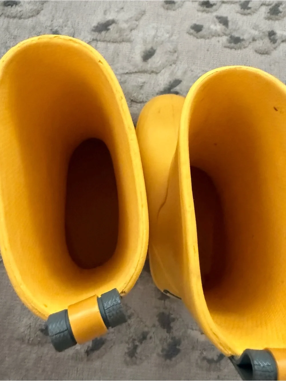 Totes brand Kids Yellow Rubber Rain Boots baby/toddler size 5-6